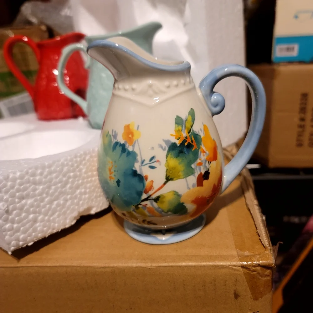 Pioneer Woman Mini Pitchers - Picture 4 of 5